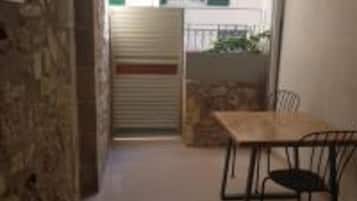 House, Smoking | 2 bedrooms, soundproofing