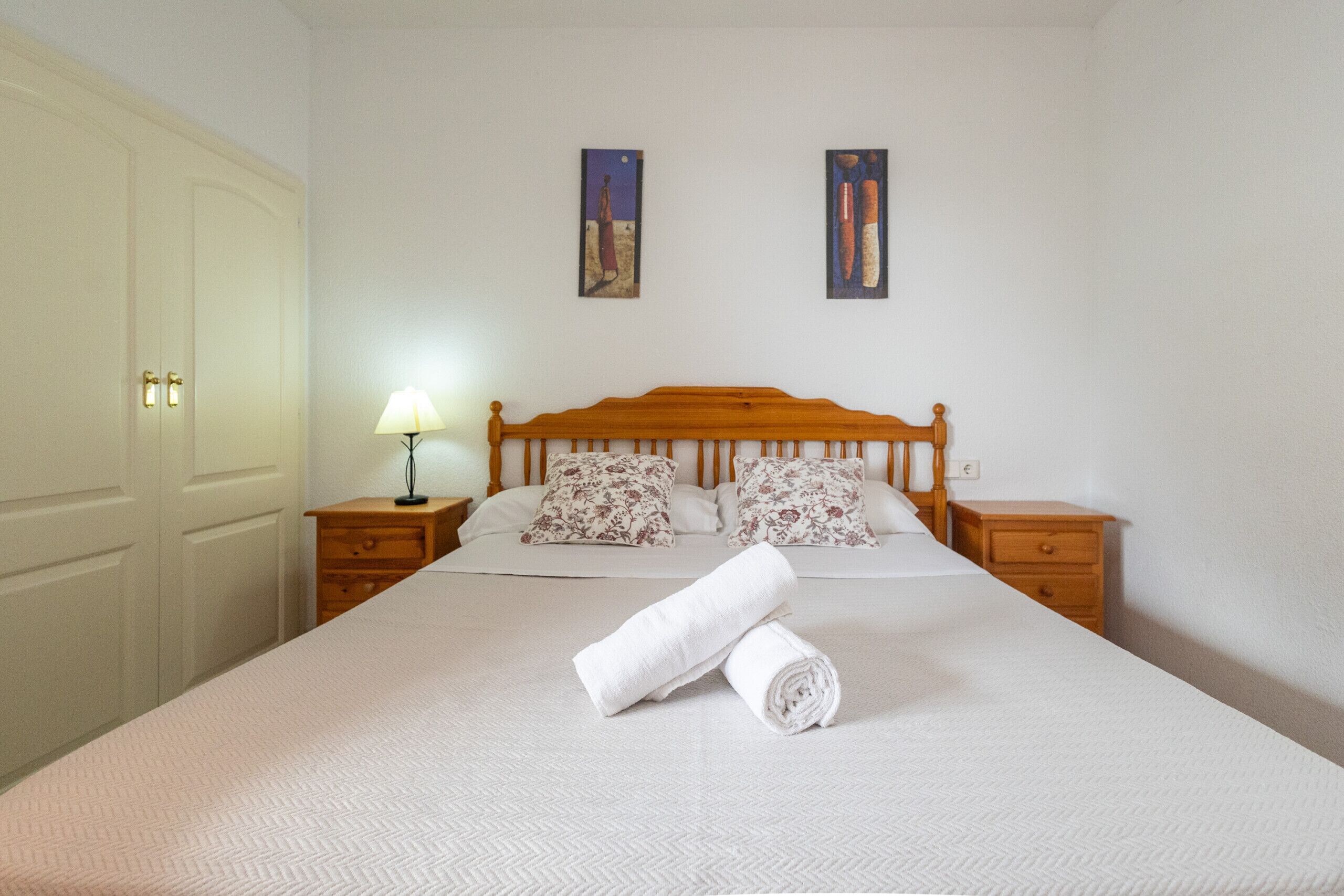 1 bedroom, bed sheets