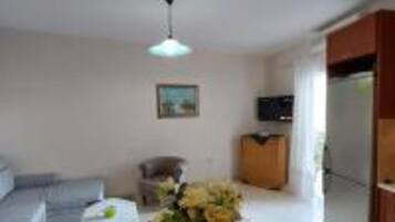 8 bedrooms, soundproofing