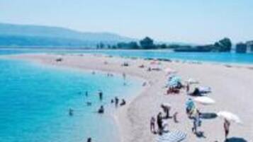 Apartemen, Boleh Merokok | 8 kamar tidur dan kedap suara