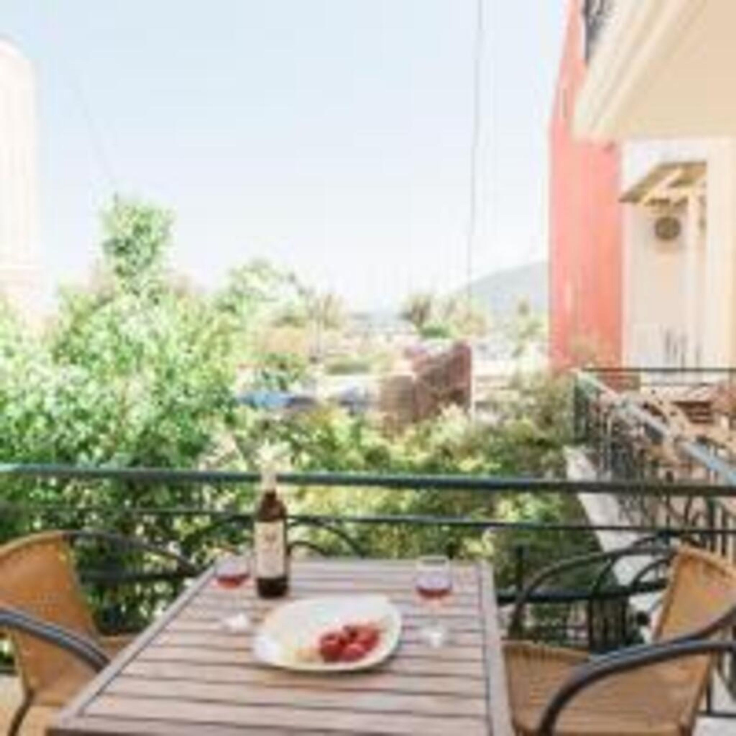 Apartment, Smoking | Exterior