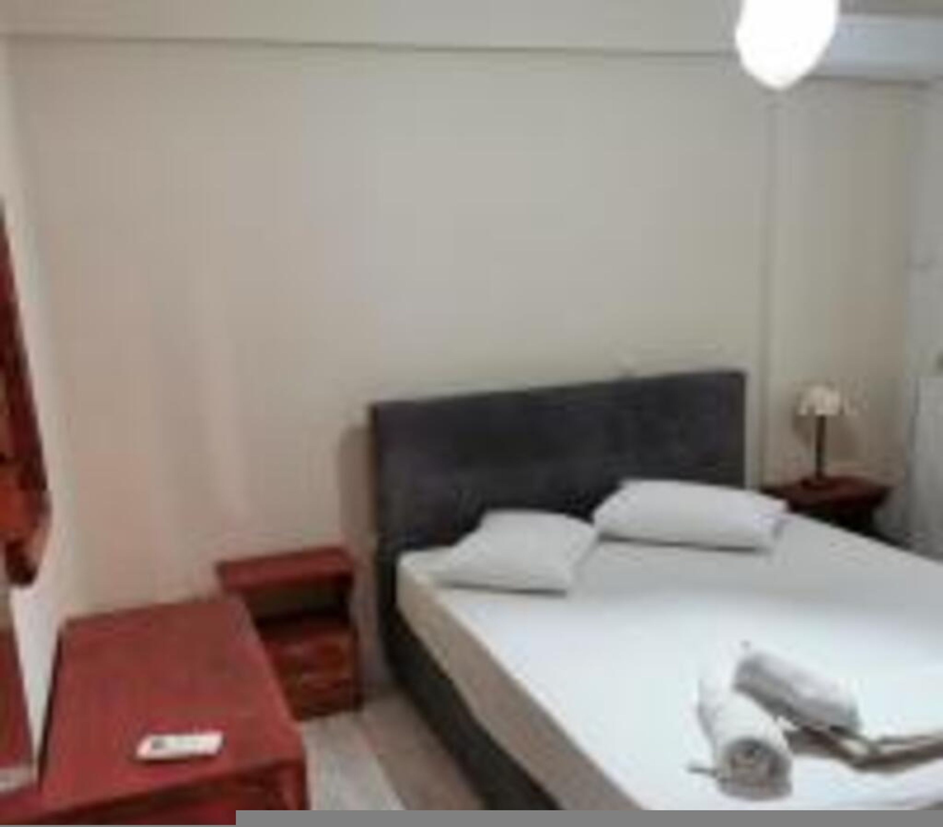 อพาร์ทเมนท์, สูบบุหรี่ได้ | 8 ห้องนอน, ห้องเก็บเสียง