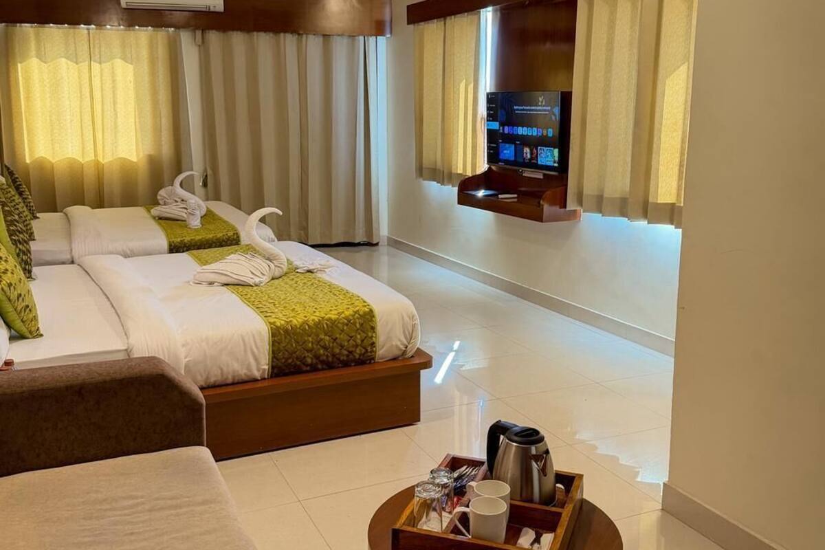 Deluxe Double Room, Balcony | Desk