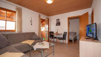 Fernseher, Tischtennisplatte