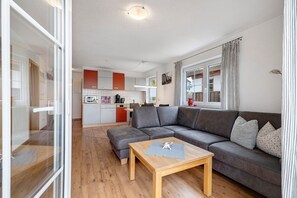 TV, tavolo da ping pong