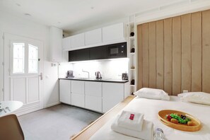 Apartment | 1 bedroom, laptop workspace, iron/ironing board, bed sheets - Intimate Studio - 2P - Arts et Metiers/republique (Paris)
