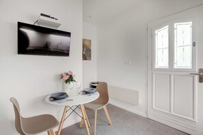 Apartment | Dining