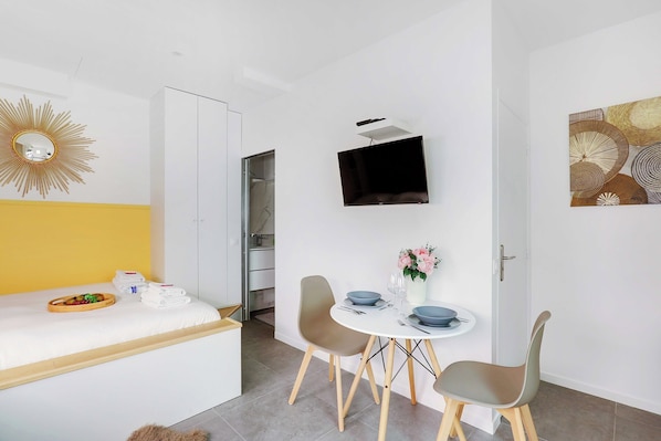 1 bedroom, laptop workspace, iron/ironing board, bed sheets - Intimate Studio - 2P - Arts et Metiers/republique (Paris)