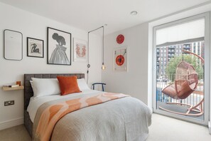 2 habitaciones, tabla de planchar con plancha, wifi y ropa de cama 