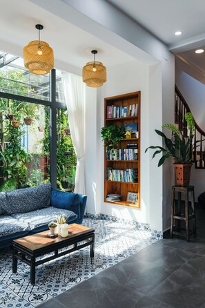 Living area - AuLac Hoian Homestay (Hoi An)