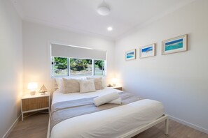 4 bedrooms, iron/ironing board, free WiFi, bed sheets