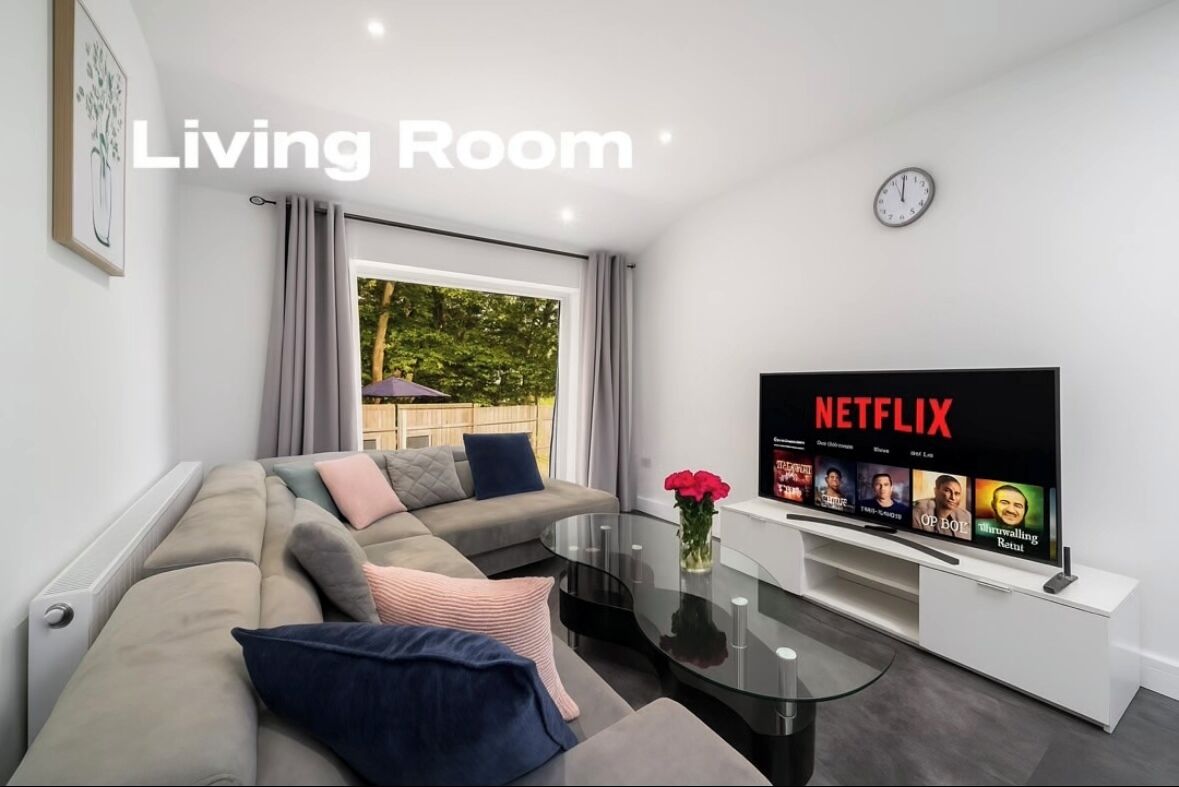 Modern 3 Bed Room Apartment With 4 Beds And 2 Full Bathrooms - Sleeps 6 - Watford