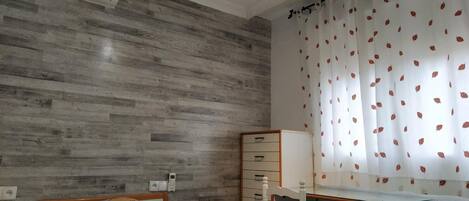 3 chambres, fer et planche à repasser, Wi-Fi, draps fournis