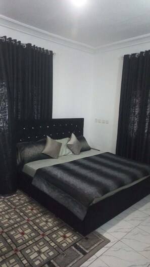 1 chambre, fer et planche à repasser, accès à Internet, literie fournie