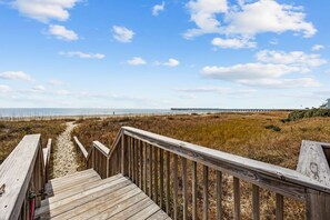 Property grounds - Bright and Inviting 2BR Beach Condo Steps from Sand and Local Attractions (Ocean Isle Beach)