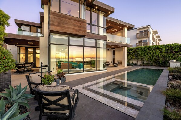 A heated pool - Luxury Coastal Escape w/ Resort-Style Amenities & Stunning Views (Del Mar)