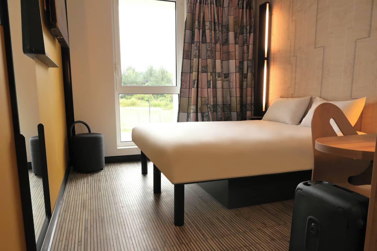 Iron/ironing board, free WiFi