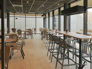 Buffet breakfast on weekdays (EUR 9.50 per person) - BB HOTEL Carcassonne Rocadest La Cite (Carcassonne)