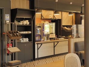 Frühstücksbuffet unter der Woche gegen Gebühr