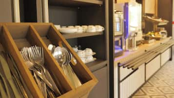 Buffet breakfast on weekdays (EUR 9.50 per person)