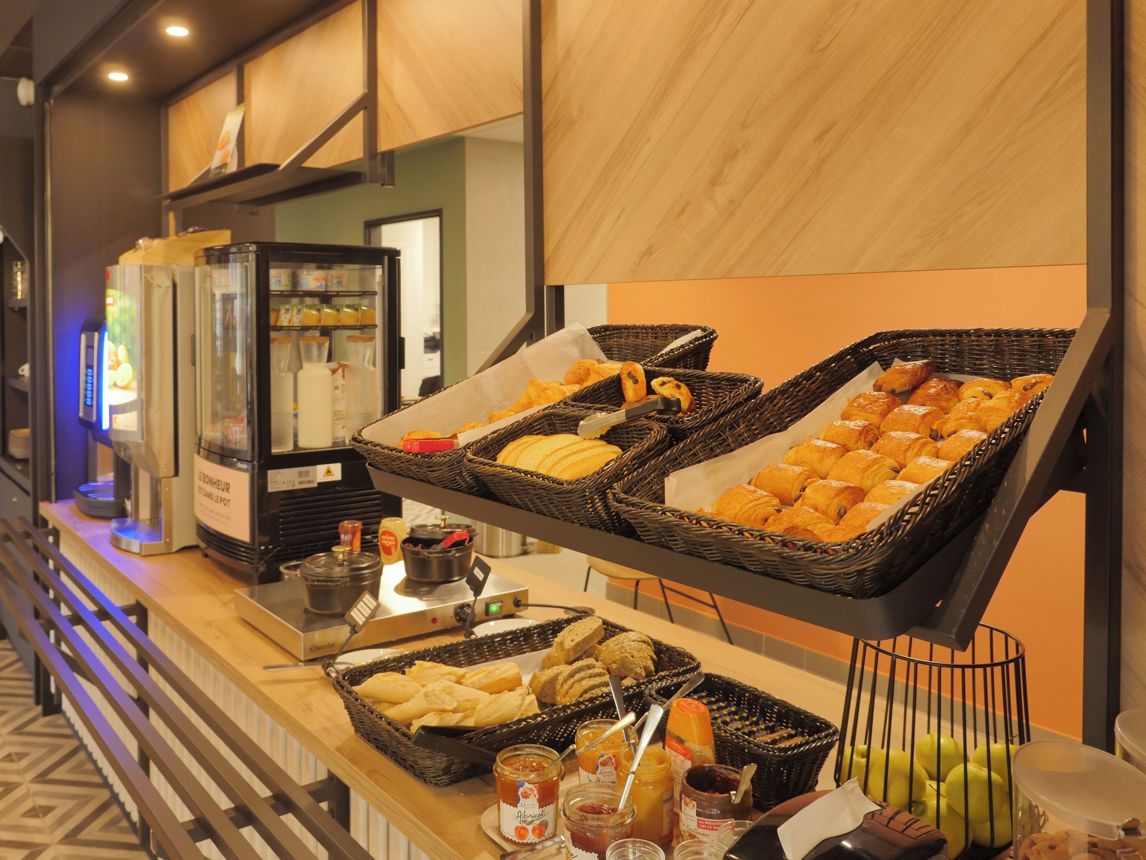 Ontbijtbuffet op werkdagen (EUR 9.50 per persoon)