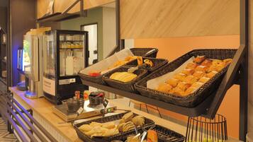 Buffet breakfast on weekdays (EUR 9.50 per person)