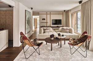 Suíte, 3 quartos | Escrivaninha, espaço de trabalho para notebook, berços grátis