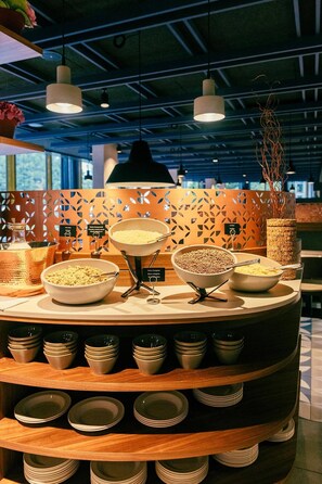 Free daily buffet breakfast