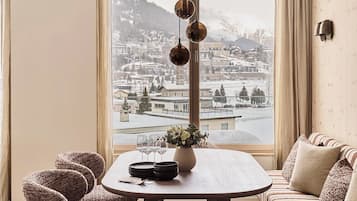 Panorama Penthouse | Desk, laptop workspace, free cots/infant beds, free WiFi