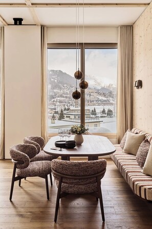 Panorama Penthouse | Desk, laptop workspace, free cribs/infant beds, free WiFi - The View (St. Moritz)