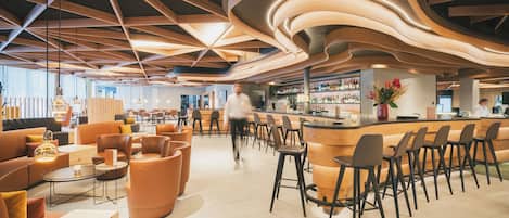 2 bars/lounges