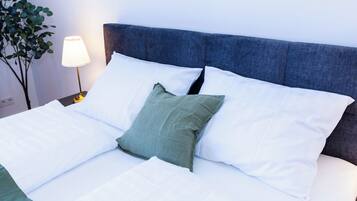 3 bedrooms, desk, iron/ironing board, free WiFi