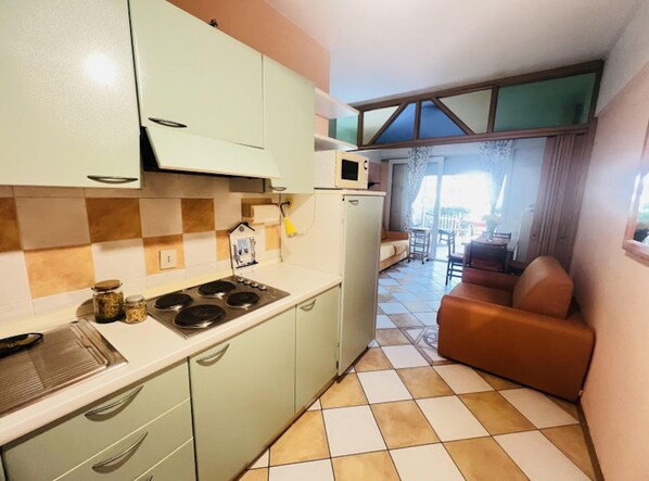 Studio, Multiple Bedrooms, Balcony, Garden View | Interior