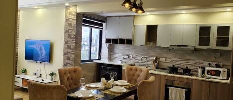 Micro-ondes, four, plaque de cuisson