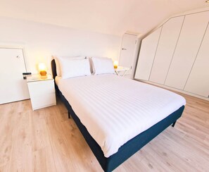 4 室のベッドルーム、アイロン / アイロン台、インターネット、ベッドシーツ