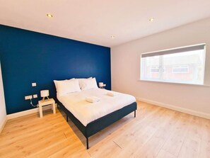 4 soverom, strykejern/-brett, internettilgang og sengetøy