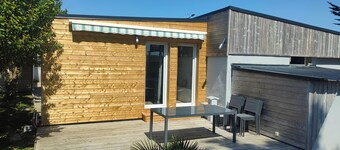 Seaside house with swimming pool