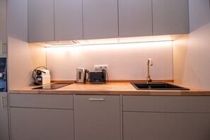 Microwave, dishwasher, coffee/tea maker, electric kettle