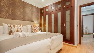 4 dormitoris, planxa i posts de planxar, wifi i roba de llit