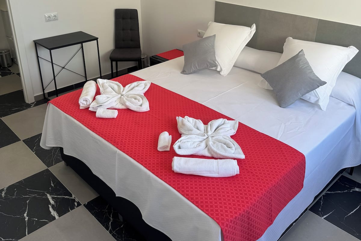 Standard Room | In-room safe, desk, free WiFi