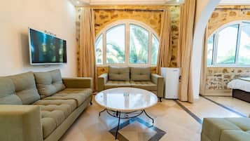 Deluxe-kattohuoneisto, näköala uima-altaalle | Ilmainen Wi-Fi