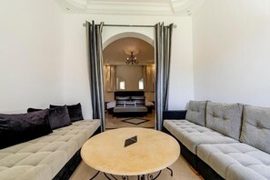 Cobertura família, vista para a piscina | Wi-Fi de cortesia