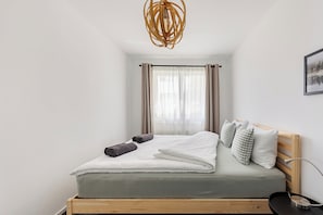 1 bedroom, travel cot, free WiFi, bed sheets