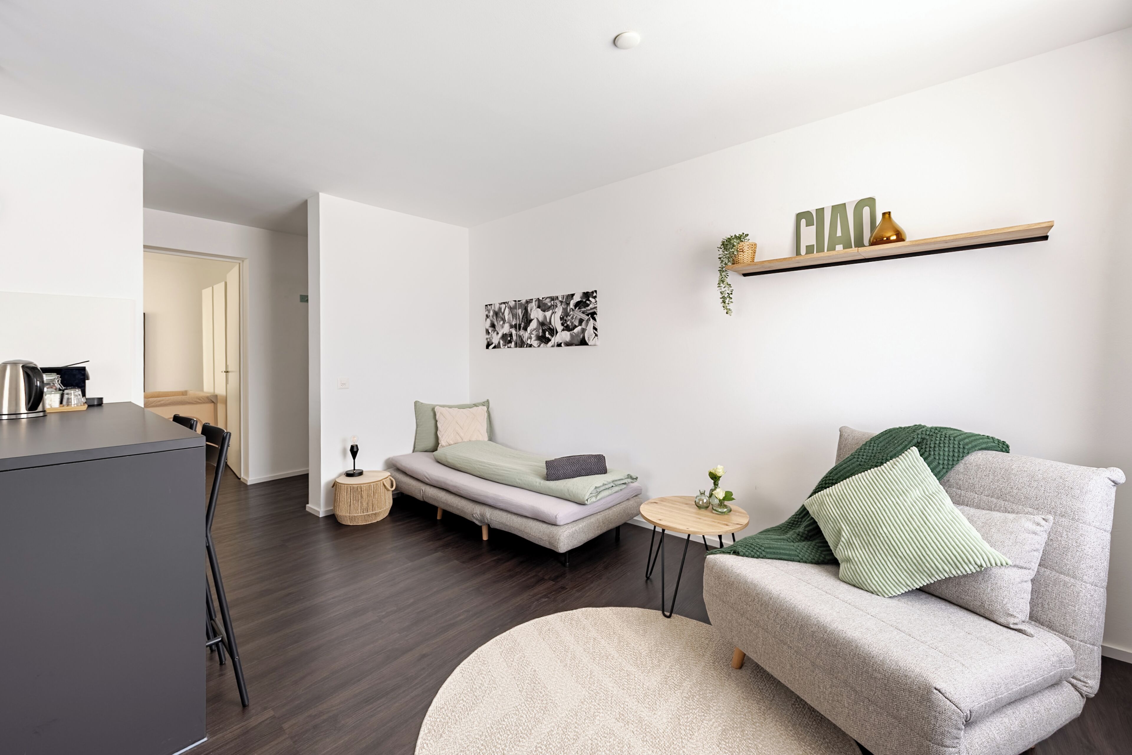 Una televisión, libros