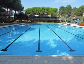 A swimming pool with clear blue water and lane dividers. - Flat With Terrace Overlooking the Pool (San Michele al Tagliamento)