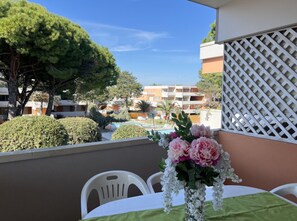 Apartment, 1 Bedroom, Terrace, Pool View | Dining room