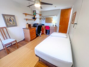 2 bedrooms, desk, iron/ironing board, free WiFi
