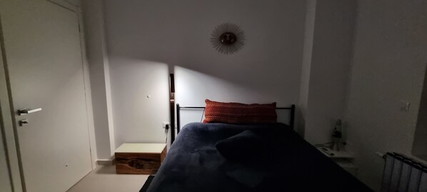 2 habitaciones, tabla de planchar con plancha, wifi y ropa de cama