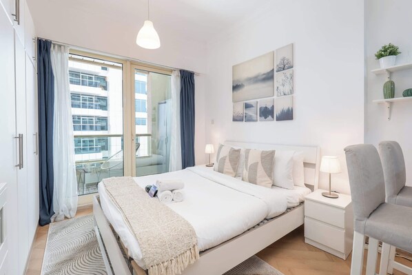 Iron/ironing board, WiFi, bed sheets