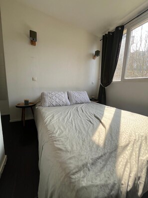 1 chambre, fer et planche à repasser, Wi-Fi, draps fournis